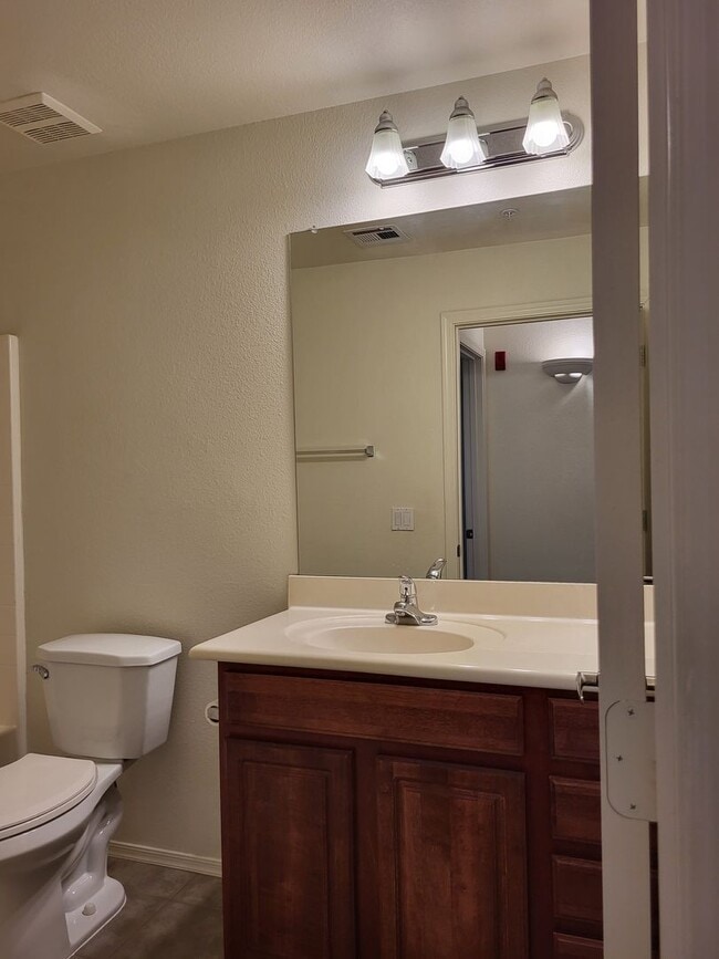 Building Photo - Unfurnished Resort Like Condo available No...