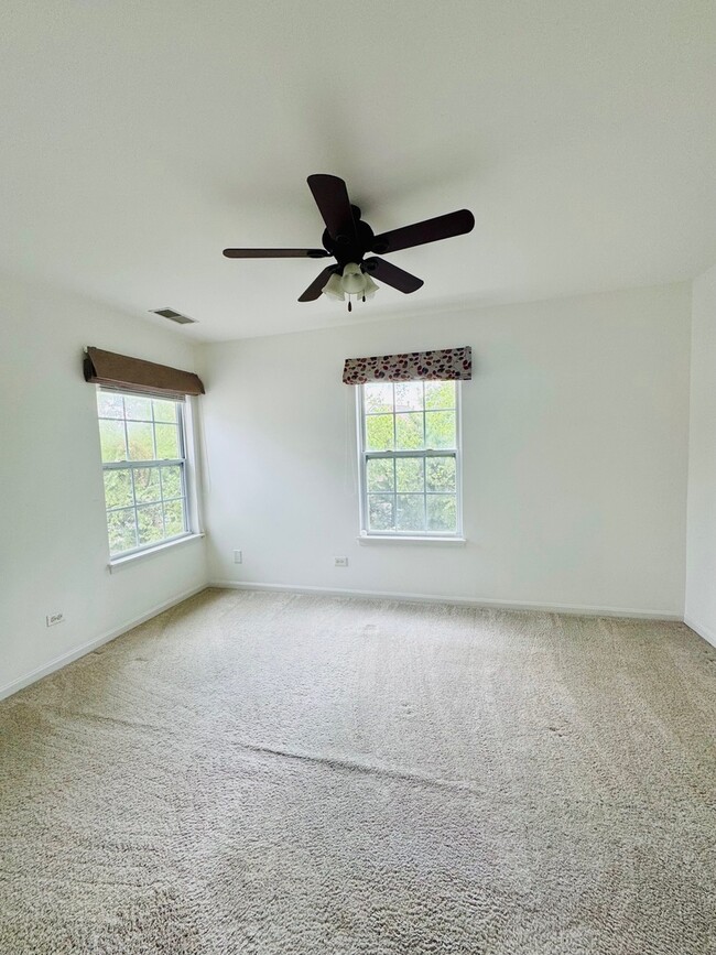 Building Photo - 1318 Leonard Dr