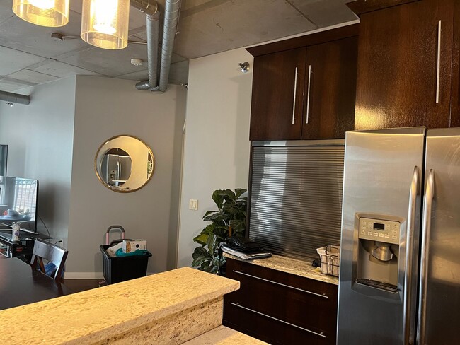 Building Photo - 3rd Ward Condo For Rent
