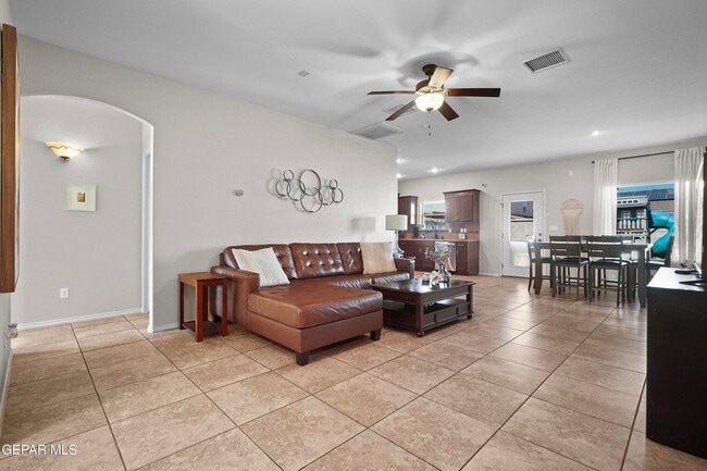 Building Photo - 14605 Christian Castle