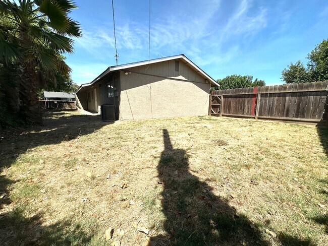 Building Photo - 525 Downing Ln