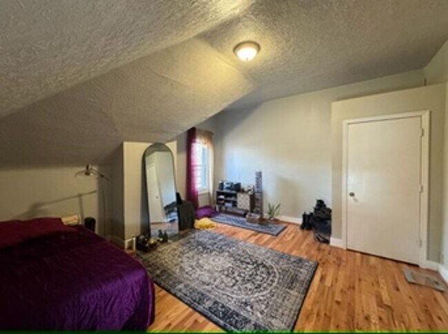 Building Photo - 26 Conklin St