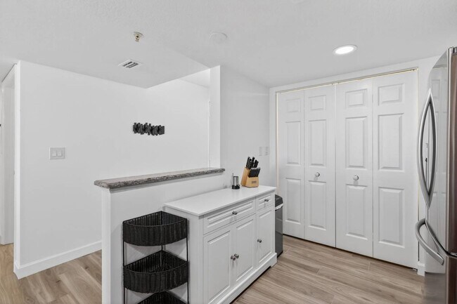Building Photo - 5051 N Hwy A1A