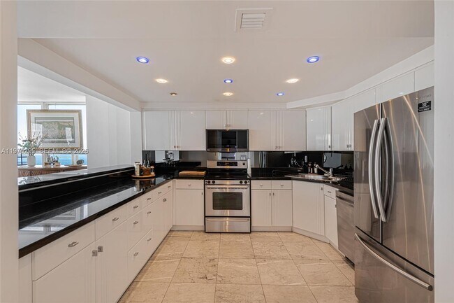 Building Photo - 600 NE 36th St