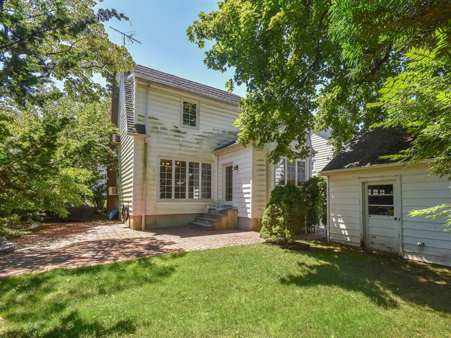 Building Photo - 121 Hillcrest Ave