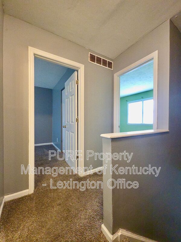 Building Photo - 305 Lake St