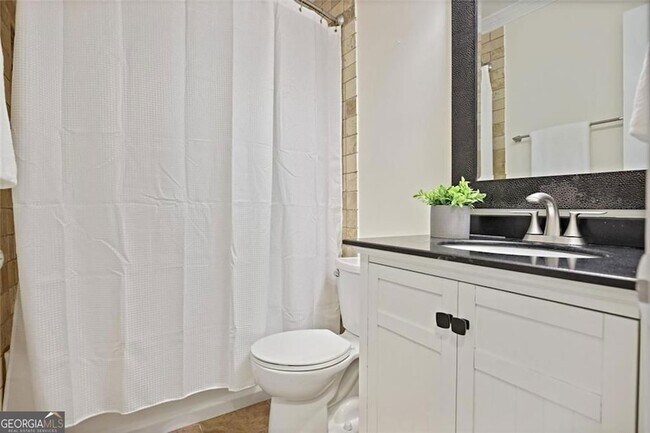 Building Photo - 911 Hollyfax Cir NE