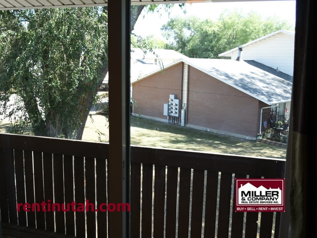 Building Photo - Beautiful Murray 2 Bedroom Townhouse For Rent!!