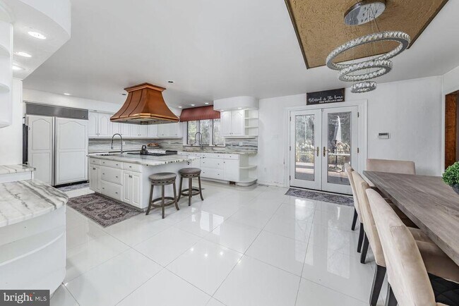 Building Photo - 1322 Commissioners Rd