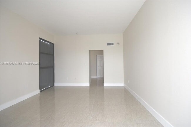 Building Photo - 3701 N Country Club Dr