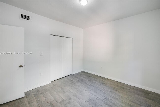 Building Photo - 1604 SW 9th St