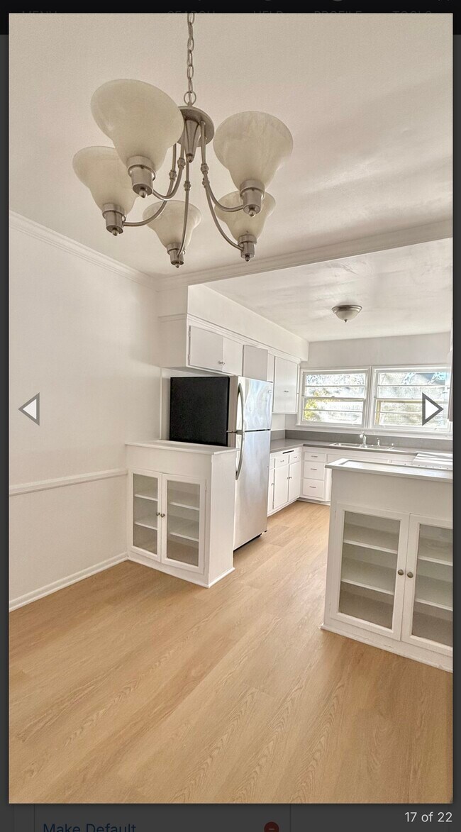 Building Photo - 200 S Sycamore Ave