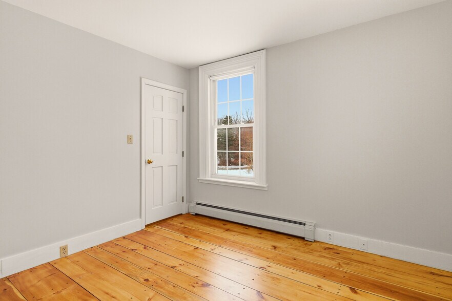 Building Photo - 113 Railroad Ave