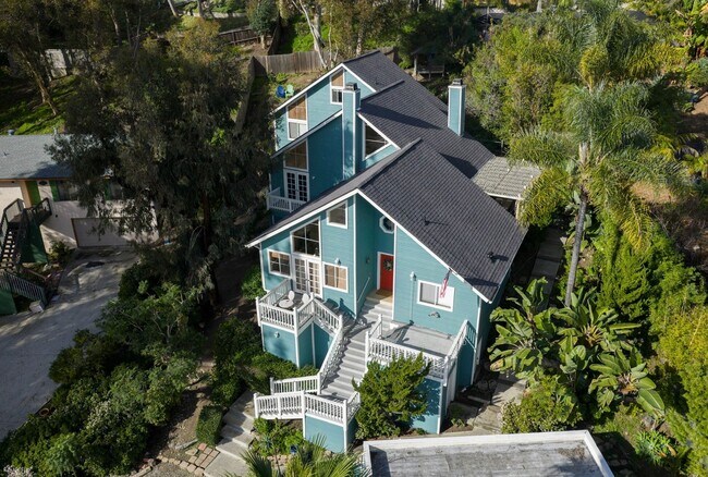 Building Photo - 3 Bedroom + Loft + Office Oceanside Home