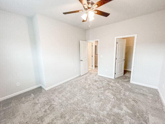 Building Photo - 4624 Silver Oak Dr SW