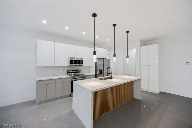 Building Photo - 2504 23rd St W