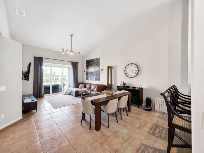 Building Photo - 2 Bed + Flex, 2 Bath Fully Furnished Annual Rental