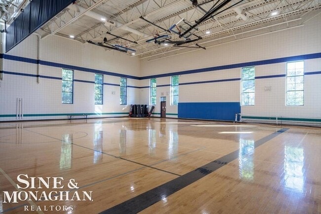 Building Photo - 744 Trombley Rd