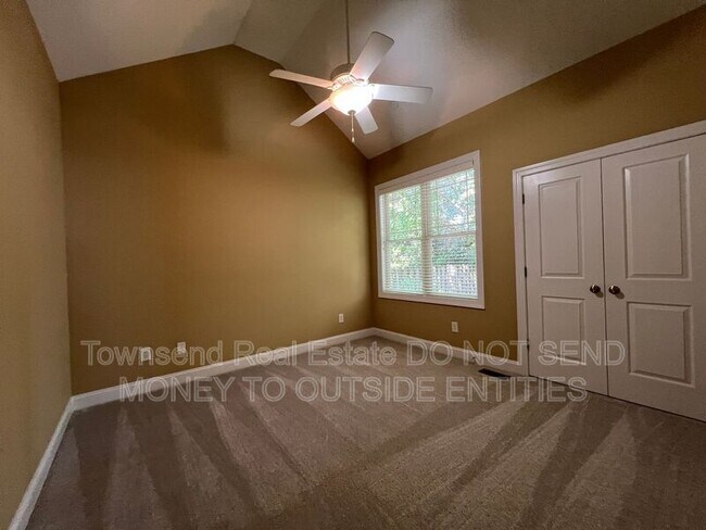 Building Photo - 2210 Westdale Dr