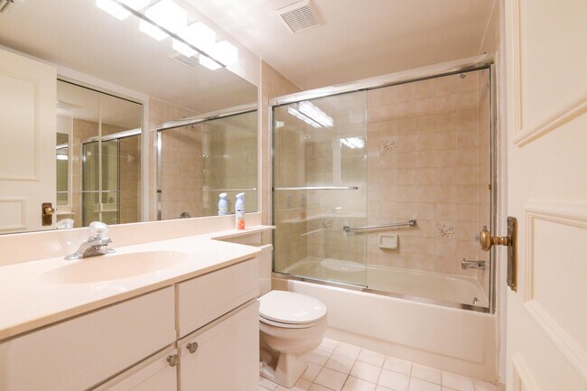 Building Photo - 2504 SE Anchorage Cove