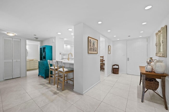 Building Photo - 3420 S Ocean Blvd