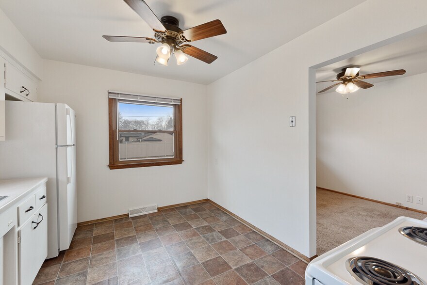 Building Photo - 3622 S 77th St