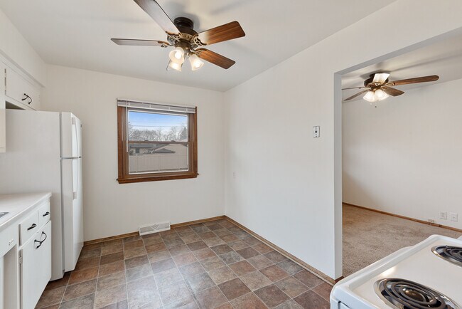 Building Photo - 3622 S 77th St