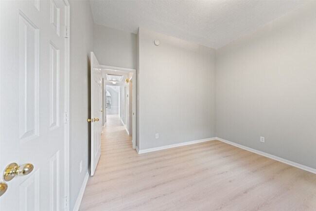 Building Photo - 2618 Parkbriar Ln