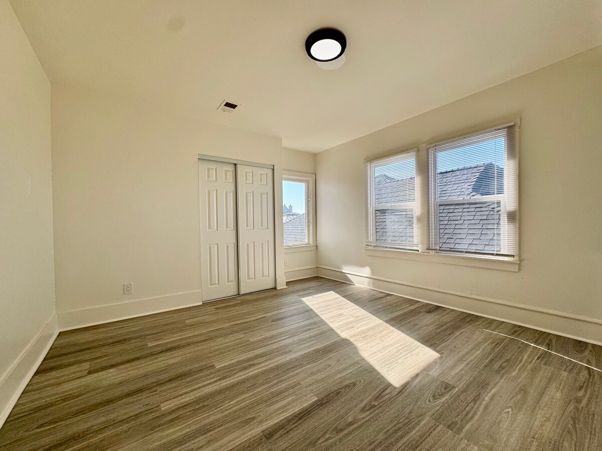 Building Photo - 695 30th St