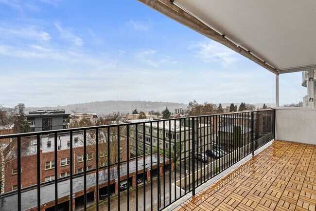 Building Photo - 505 Belmont Ave E