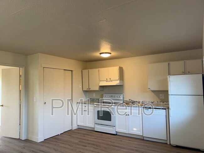 Building Photo - 690 Field St