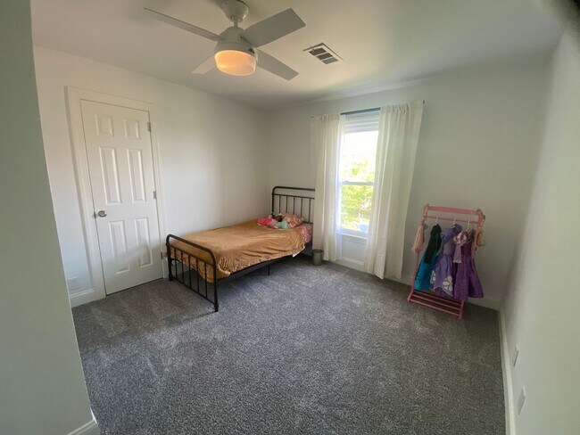 Building Photo - JUST REDUCED!!!!!! Beautiful Executive Sty...