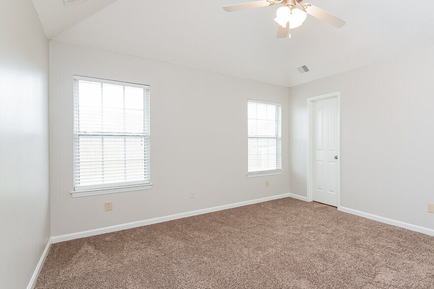 Building Photo - 4190 Louden Dr