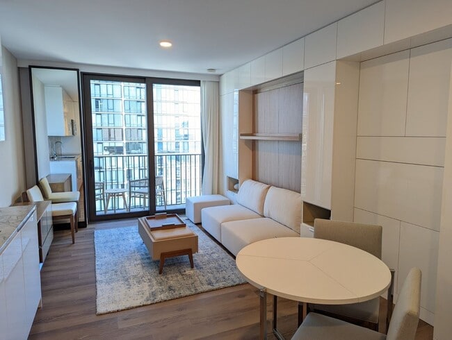 Building Photo - 2160
