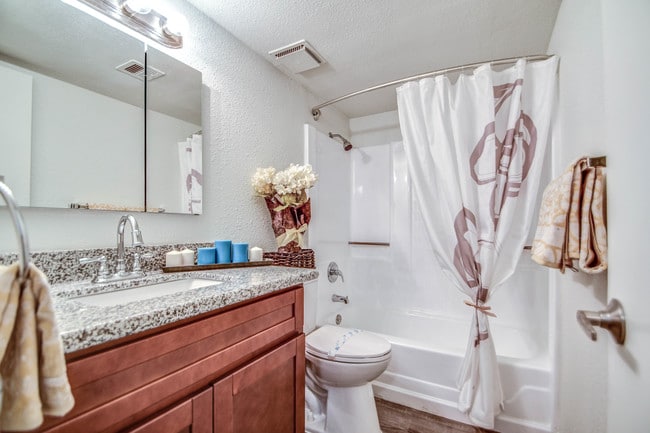 BATH 1, 1 - Urban Oasis