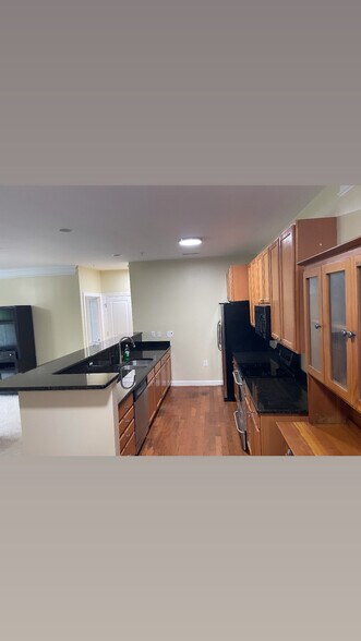 Building Photo - 102 Sunset Cir