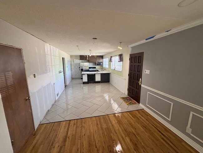 Building Photo - 555 E 1100 N
