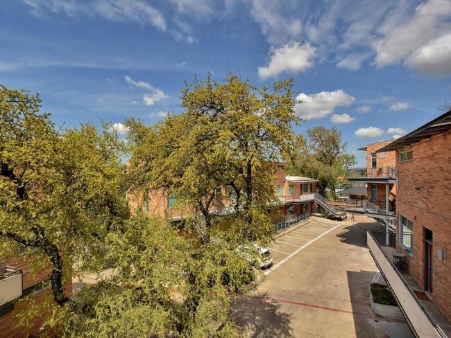 Building Photo - 2205 N Lamar Blvd