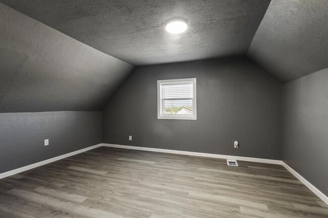 Building Photo - 1320 W Frisco St