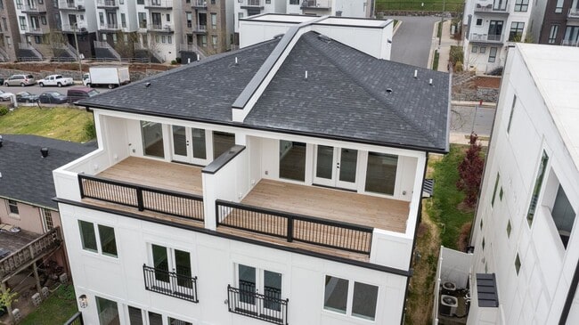 Building Photo - Nashville. Spotless & never been lived in 4BR/4.5BA home + separate office