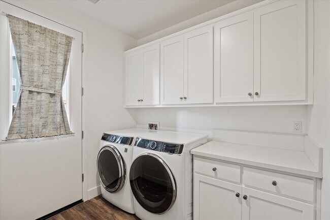 Building Photo - Charming Meriam Park Home with Backyard & Garage