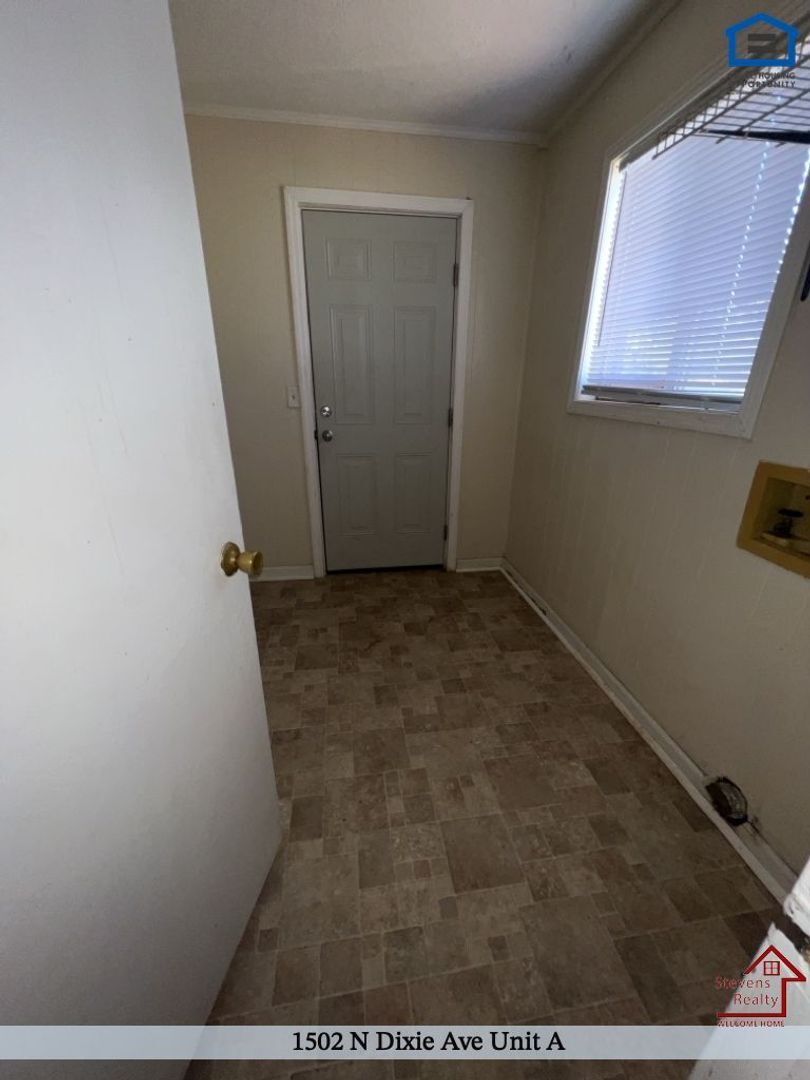 Building Photo - 1502 N Dixie Ave