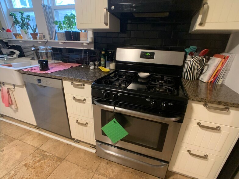 Building Photo - 120 Nonantum St