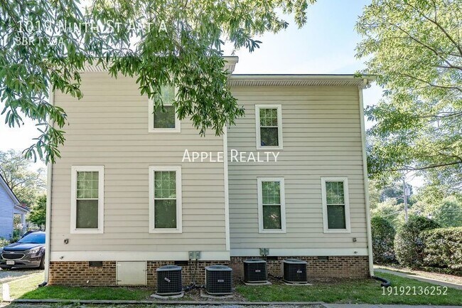Building Photo - 1019-A Ninth St - Available Now!