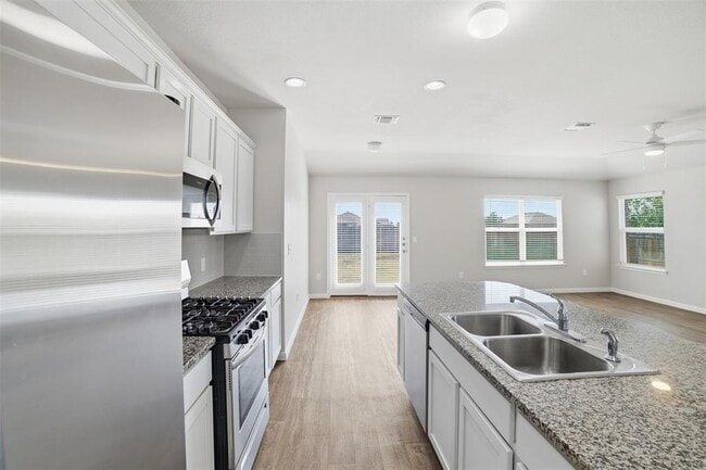 Building Photo - 600 Marimoor Dr