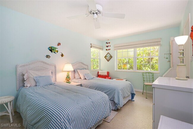 Building Photo - 361 1st Ave N