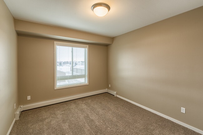 Building Photo - Northtown Crossing - Pet Friendly, Student...