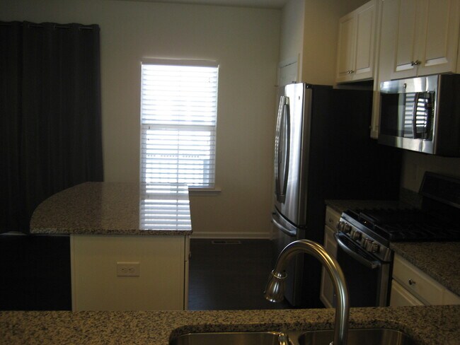 Building Photo - 360 Spring Hill Pl