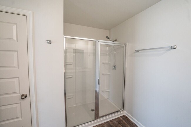 Building Photo - AVAILABLE NOW!