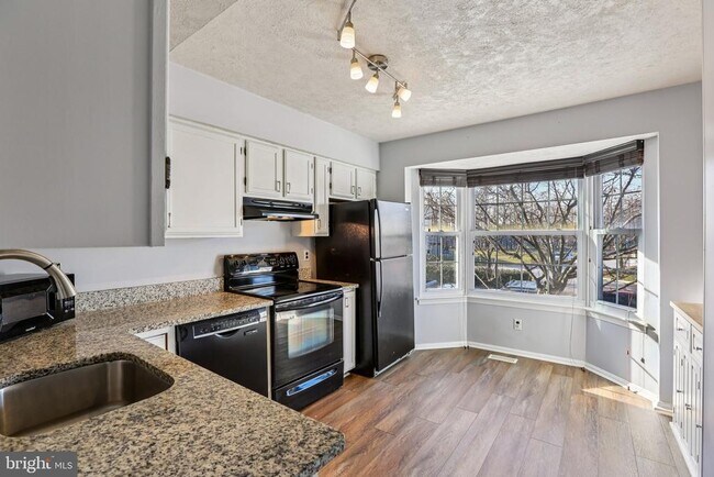 Building Photo - 1305 Riverwood Way